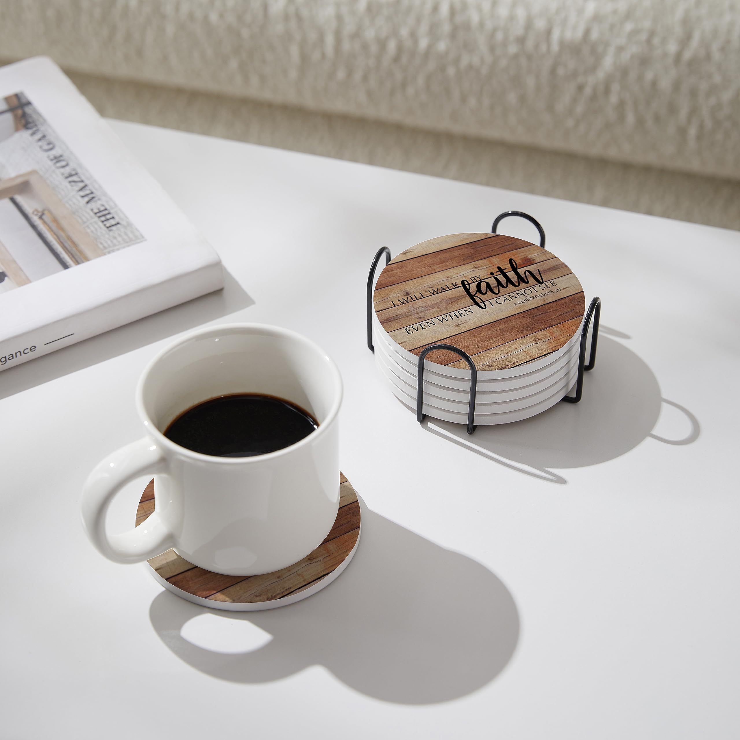 Hoomey posavasos con diseño rústico que realza la mesa.