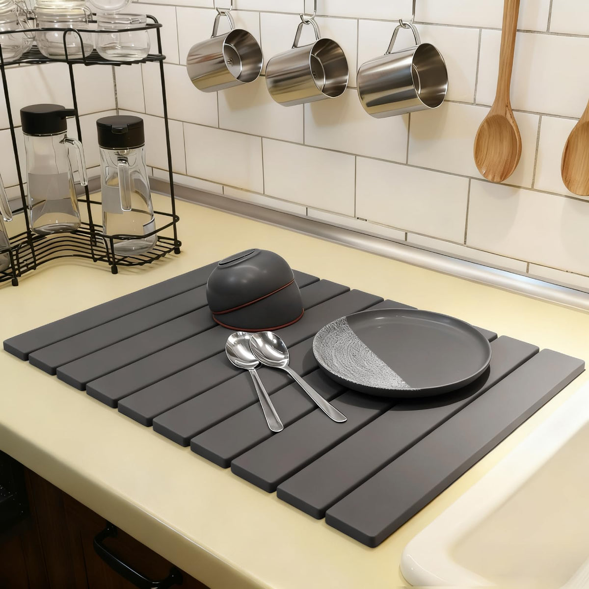 Hopegiver piedra de secado en encimera gris oscuro, absorbente y rápido para la cocina.
