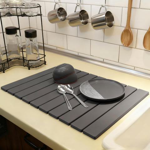 Hopegiver piedra de secado en encimera gris oscuro, absorbente y rápido para la cocina.