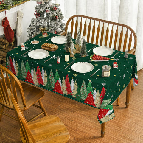 Mantel Horaldaily con árboles navideños verdes para fiestas.