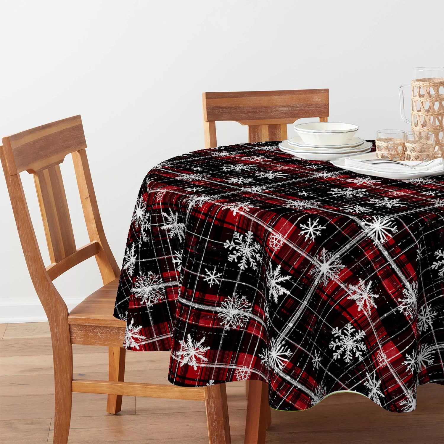 Ambiente de mesa con mantel Horaldaily, decoracion festiva y estilo elegante para reuniones.
