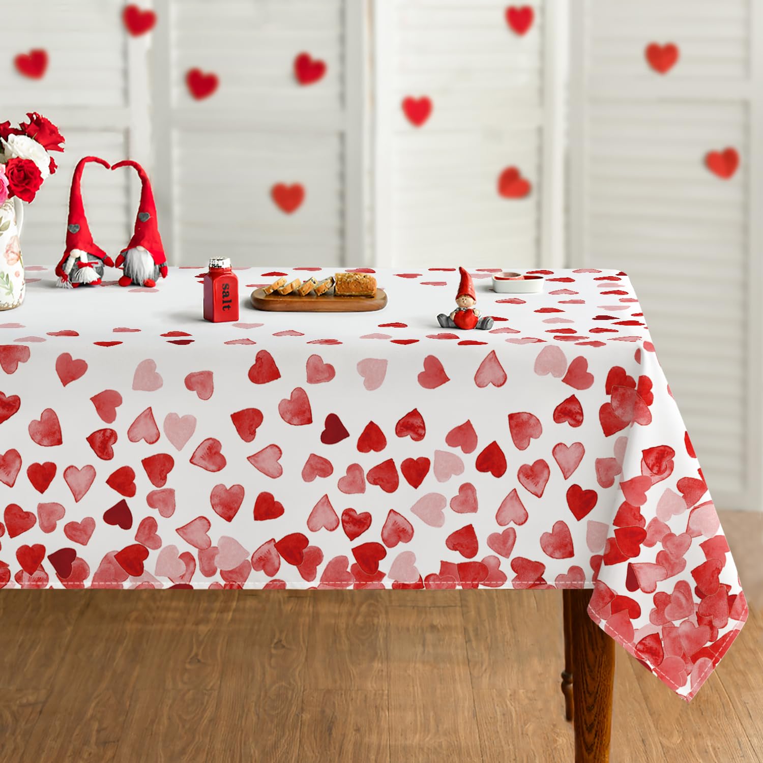 Mantel Horald Daily Valentín con corazones rojos, ideal para cenas románticas y fiestas.