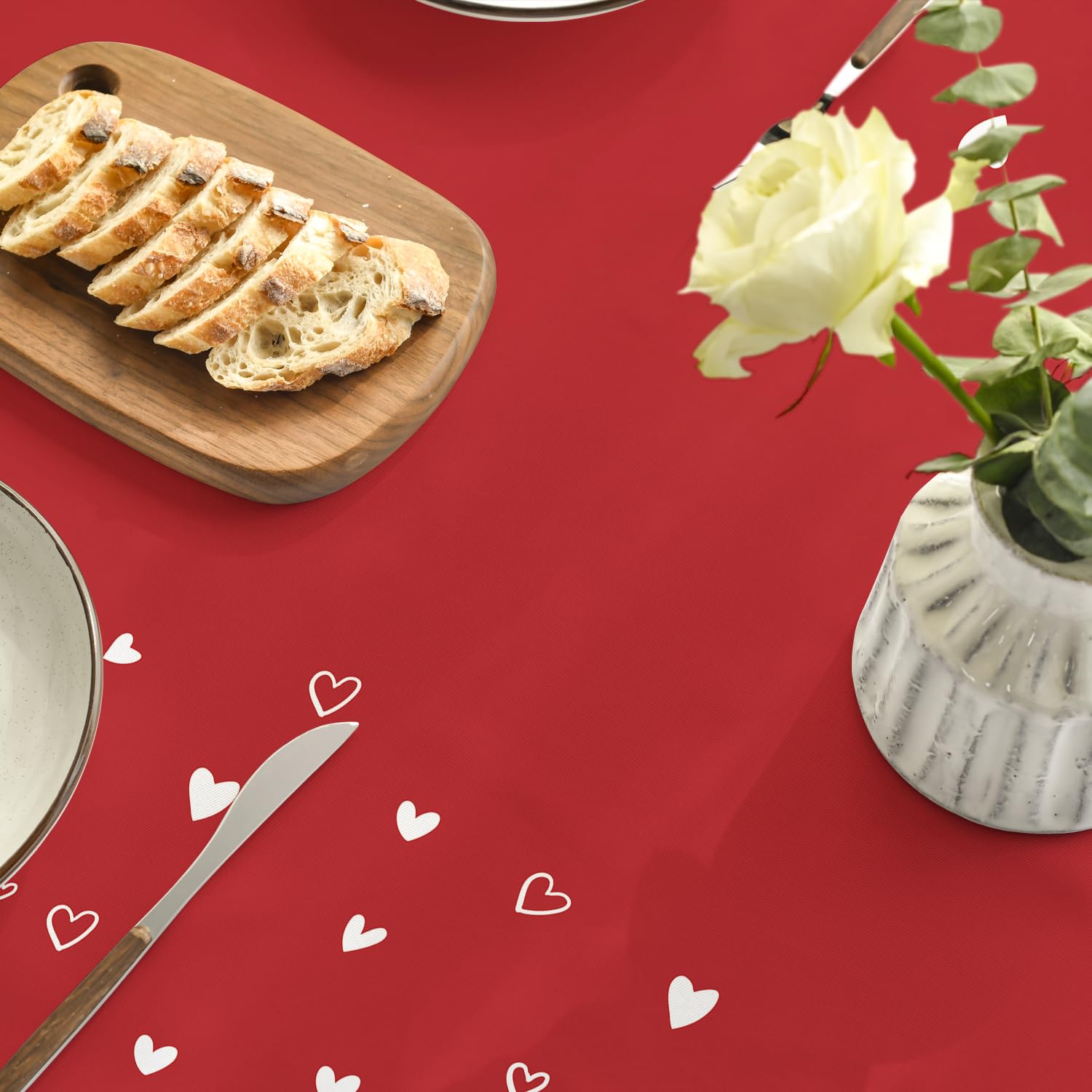Horaldaily mantel Valentín lavable facilita limpieza rápida y mantiene colores vivos tras lavadas diarias.
