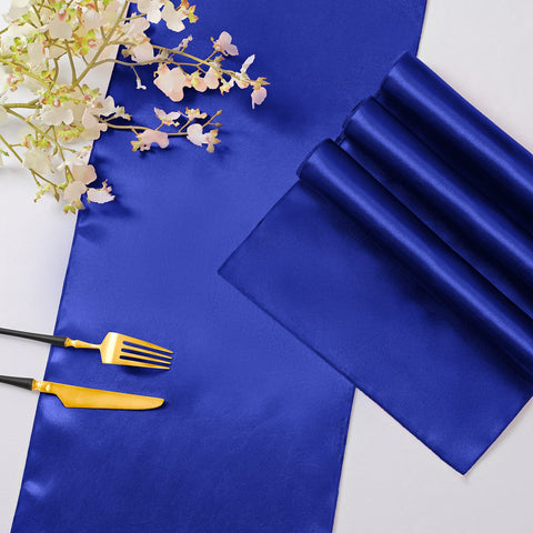 Decoración de boda con corredor azul real para ambiente formal
