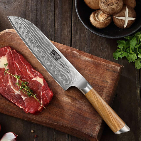 Cuchillo HOSHANHO Santoku Damascus equilibrio ergonómico para uso prolongado.