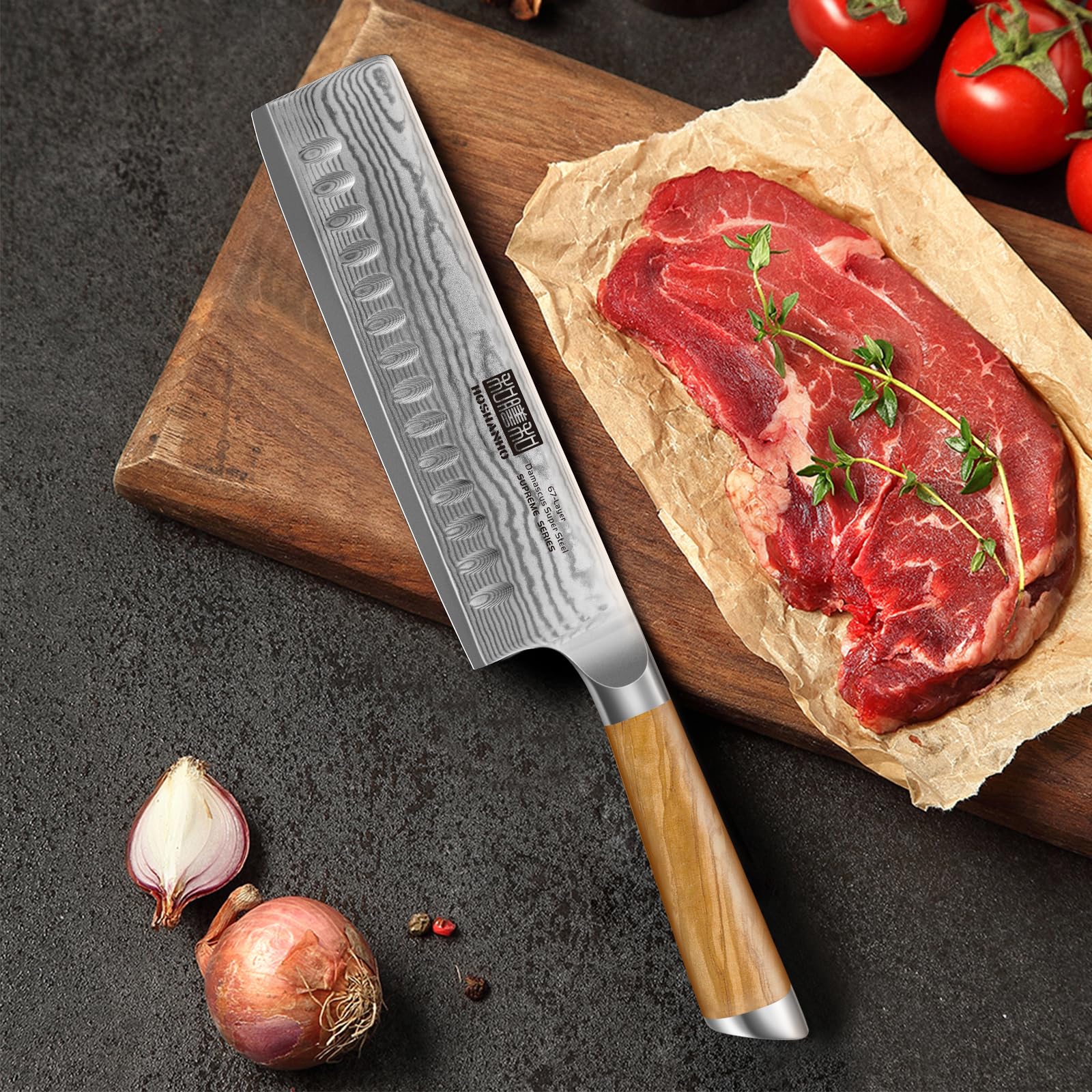 Acabado pulido y balance perfecto de HOSHANHO Nakiri para uso diario.