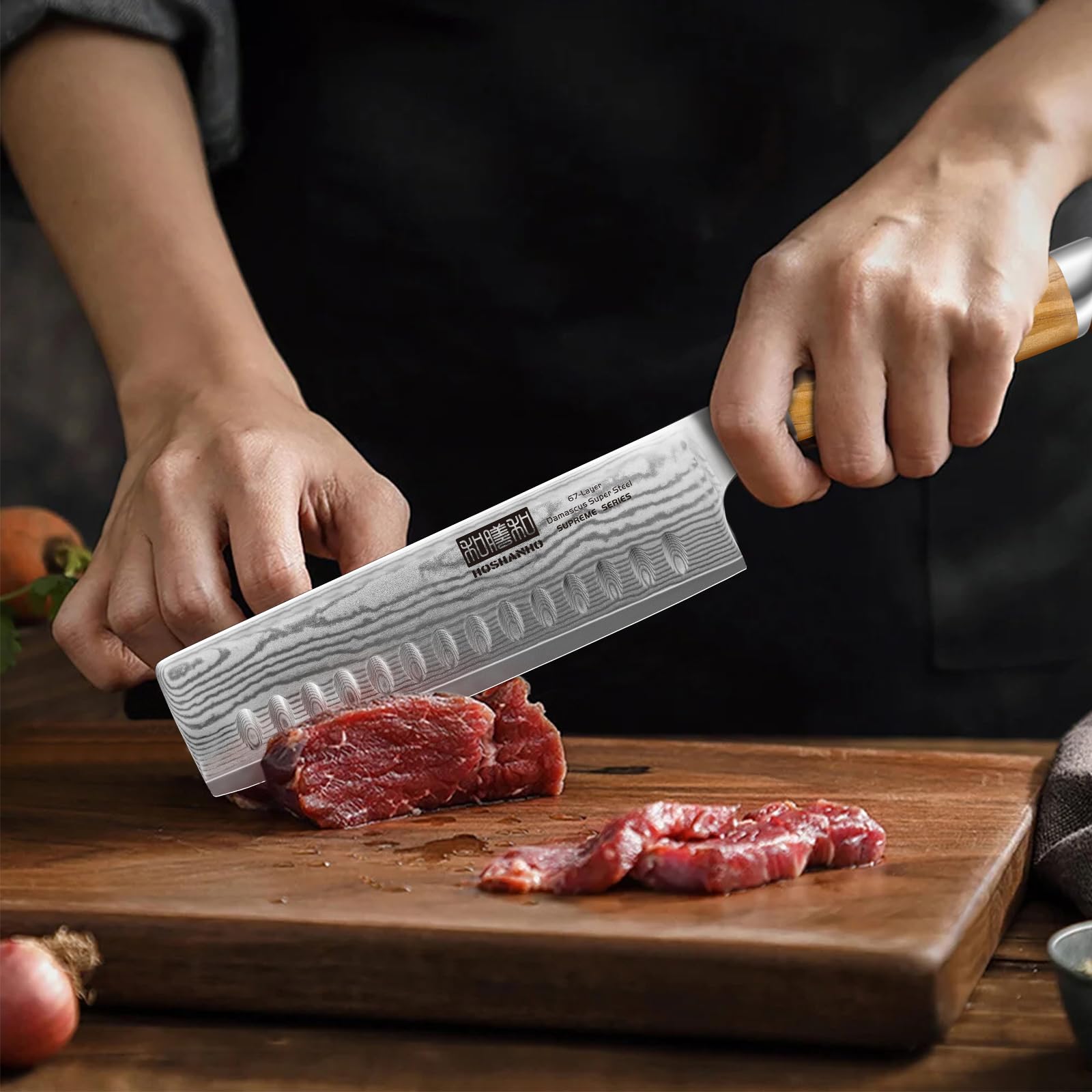 Corte eficiente de verduras con HOSHANHO Nakiri para resultados limpios.