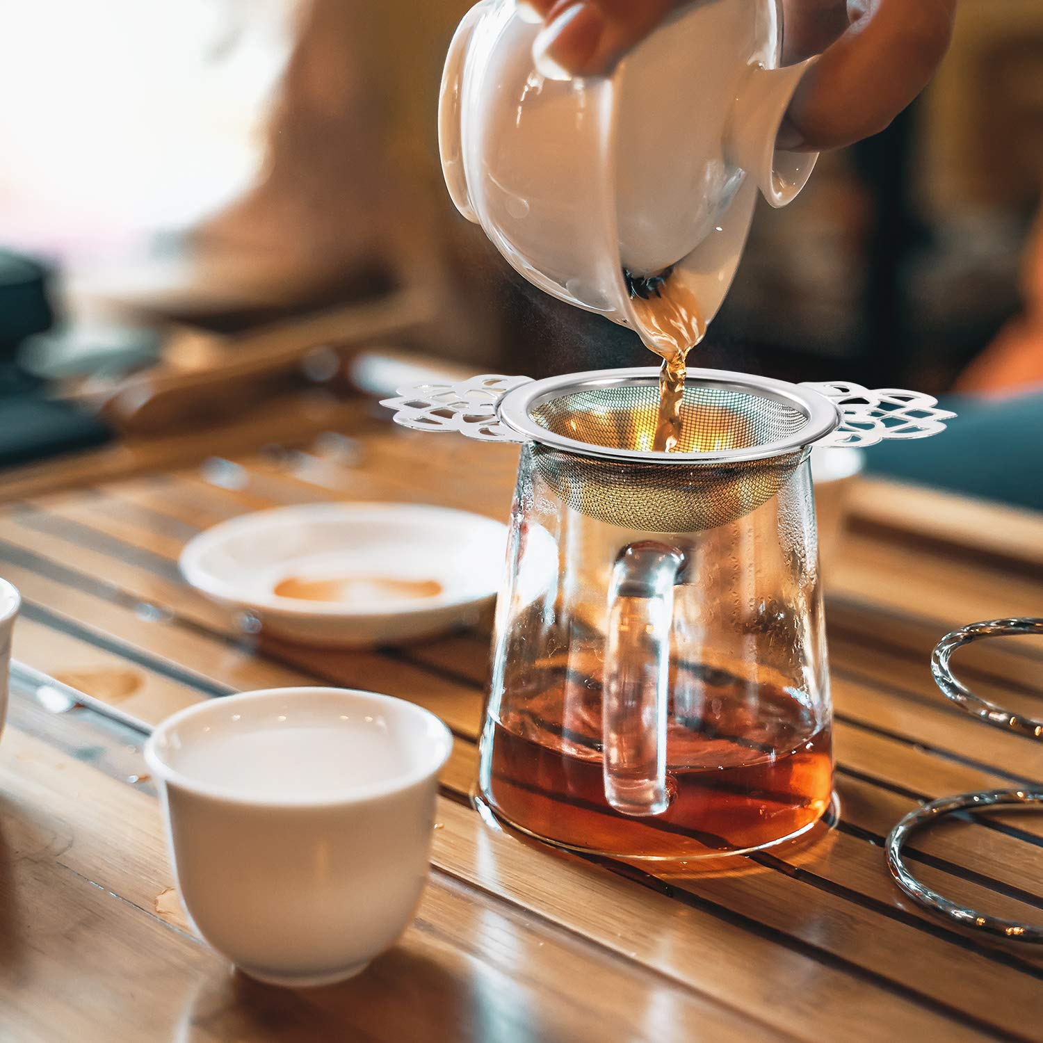 Hotop Empress con diseño corona añade elegancia al ritual de té.