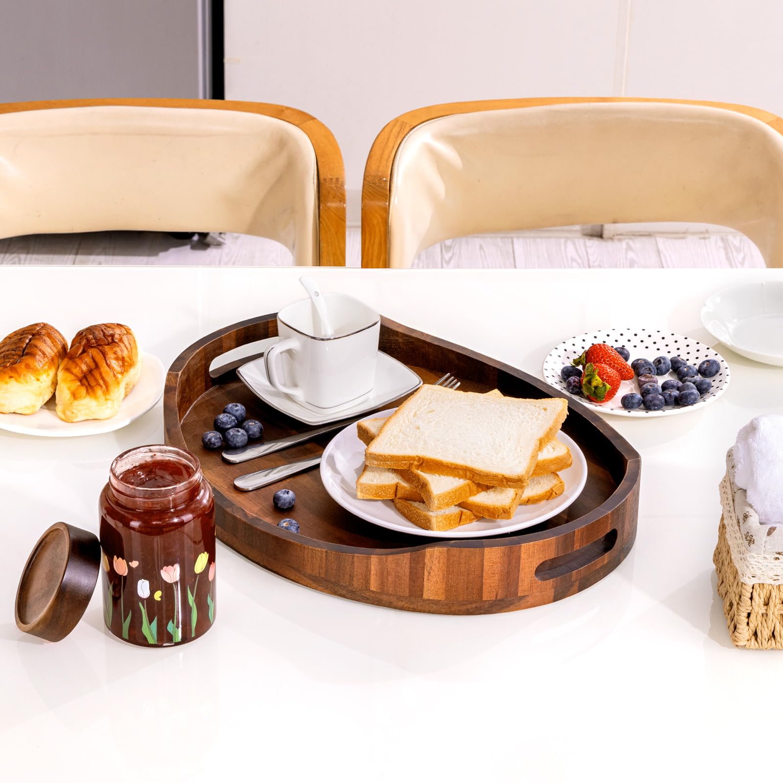 Bandeja de acacia para mesa de centro y organización diaria.