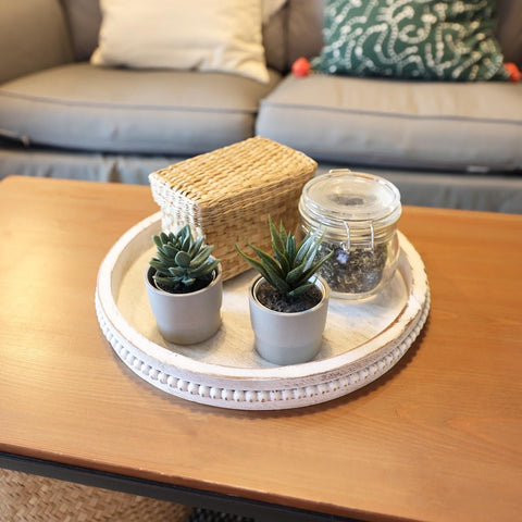 Hrastany bandeja de madera sostenible para una decoración consciente.