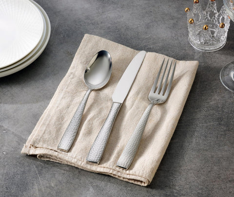 Hudson Essentials detalle de acabado espejo en bordes martillados
