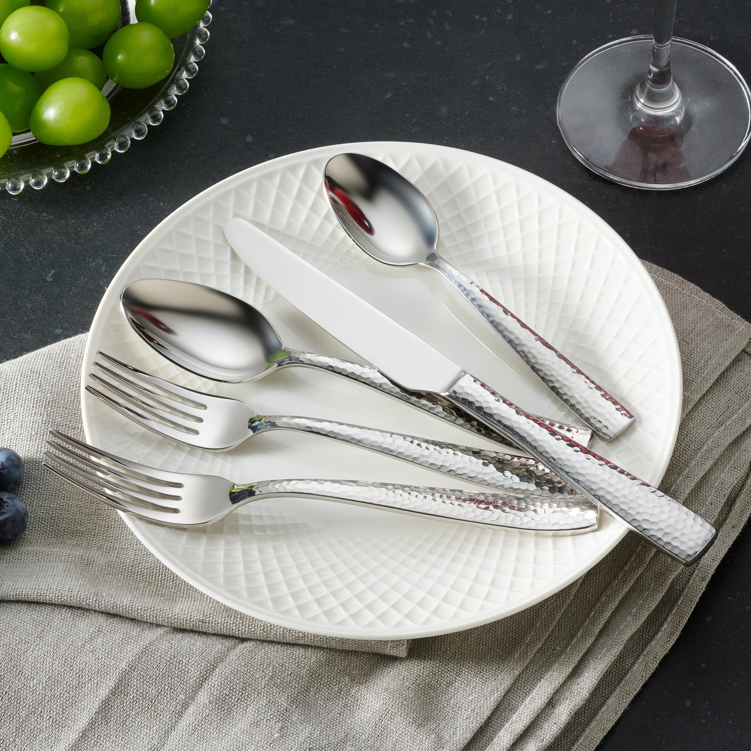 Hudson Essentials servicio 12 en mesa elegante, ideal para cenas formales