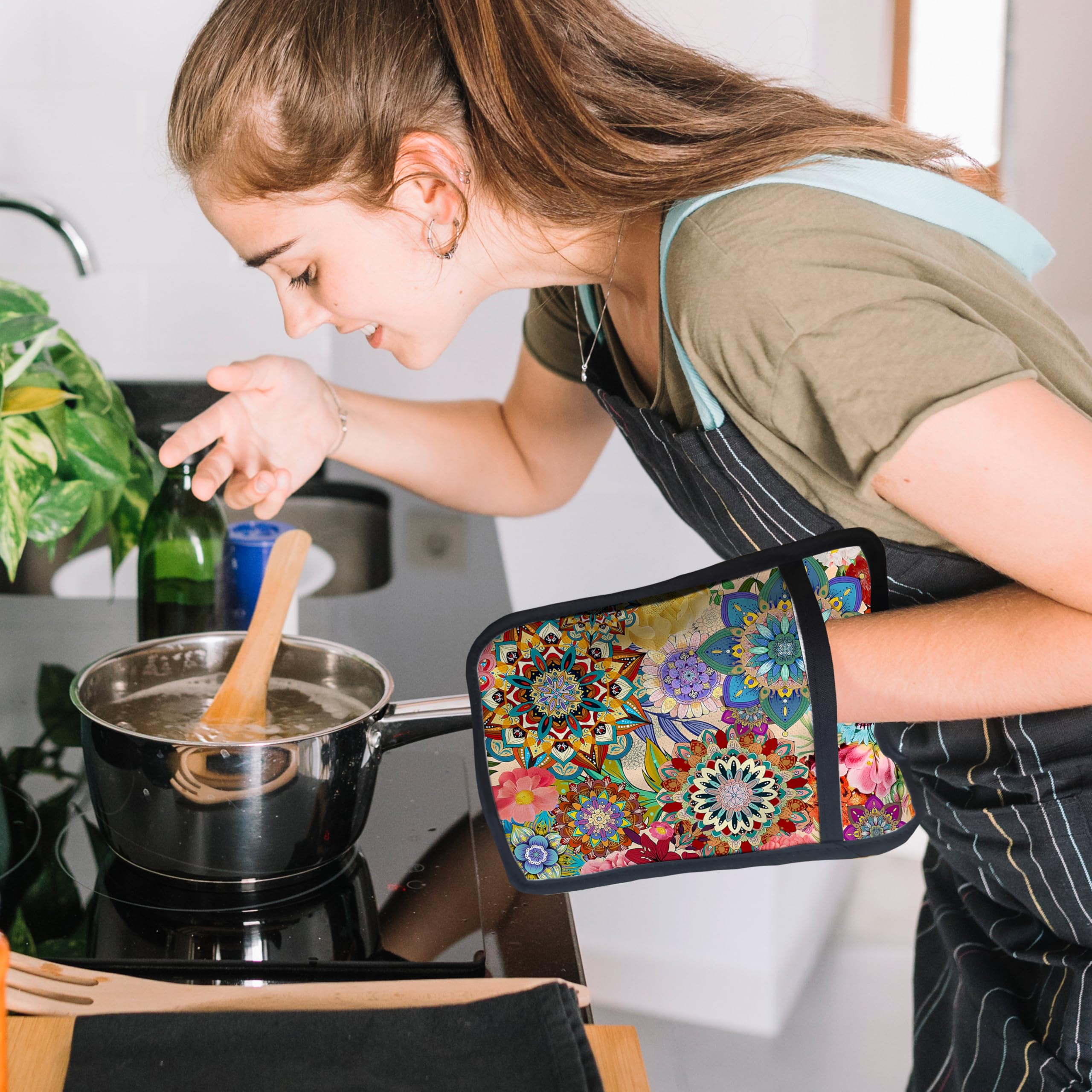HUGANE diseño floral bohemio realza la mesa durante la cocción.