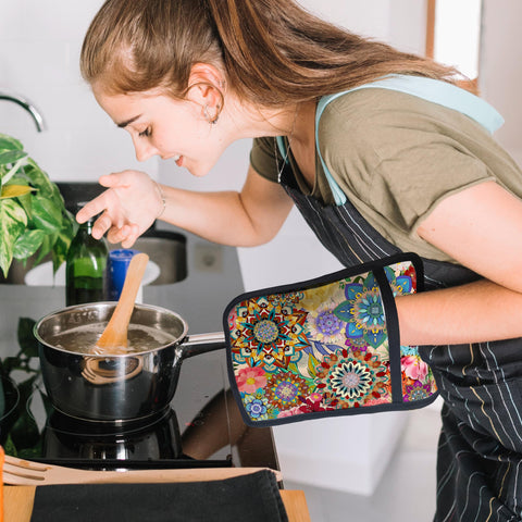 HUGANE diseño floral bohemio realza la mesa durante la cocción.