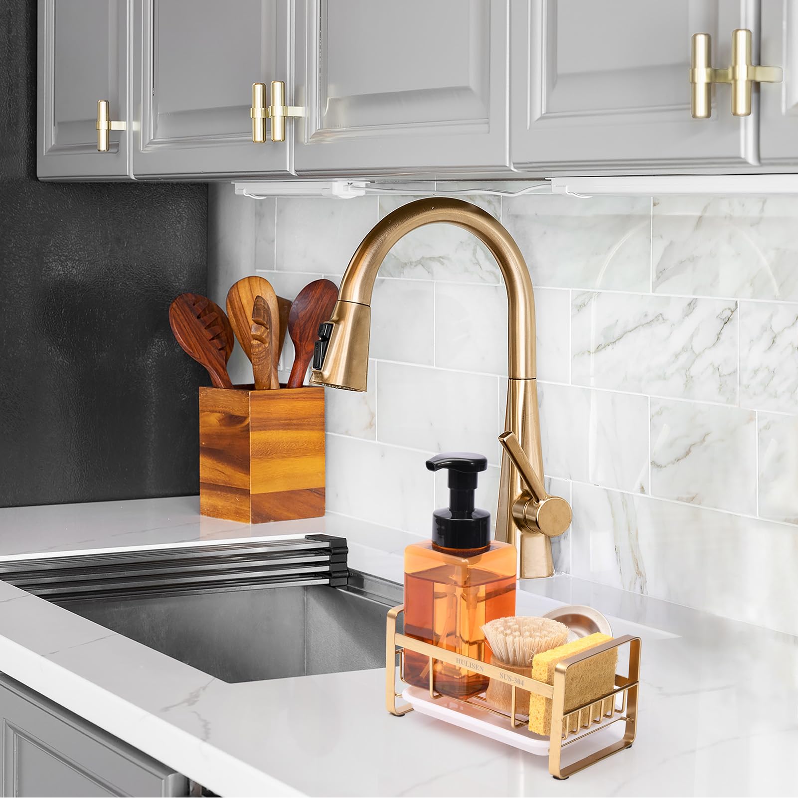 Uso multifuncional HULISEN en oro para cocina y baño, mantiene orden.