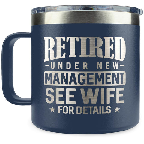 Taza de jubilación HUNIGIFT azul marino 14oz en primer plano, regalo práctico.