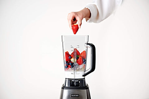 Hurom Hexa Power en uso preparando batido cremoso, ahorra tiempo en cocina