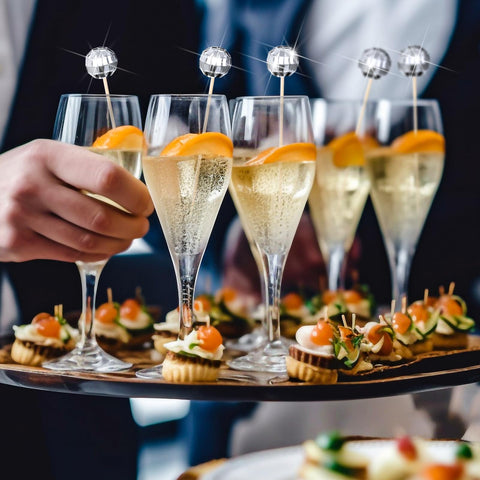 Presentación elegante con bola espejo para fiestas y bodas