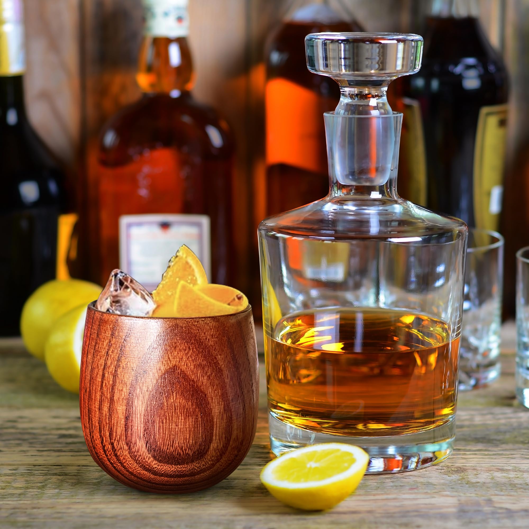 Vaso de madera HWISDMIG para servir whisky con estilo.