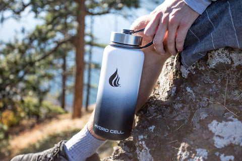 HYDRO CELL: diseño moderno en negro o blanco para estilo diario.