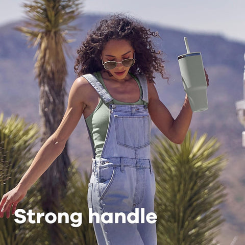 Hydro Flask 32oz uso en oficina: botella resistente para el día laboral.