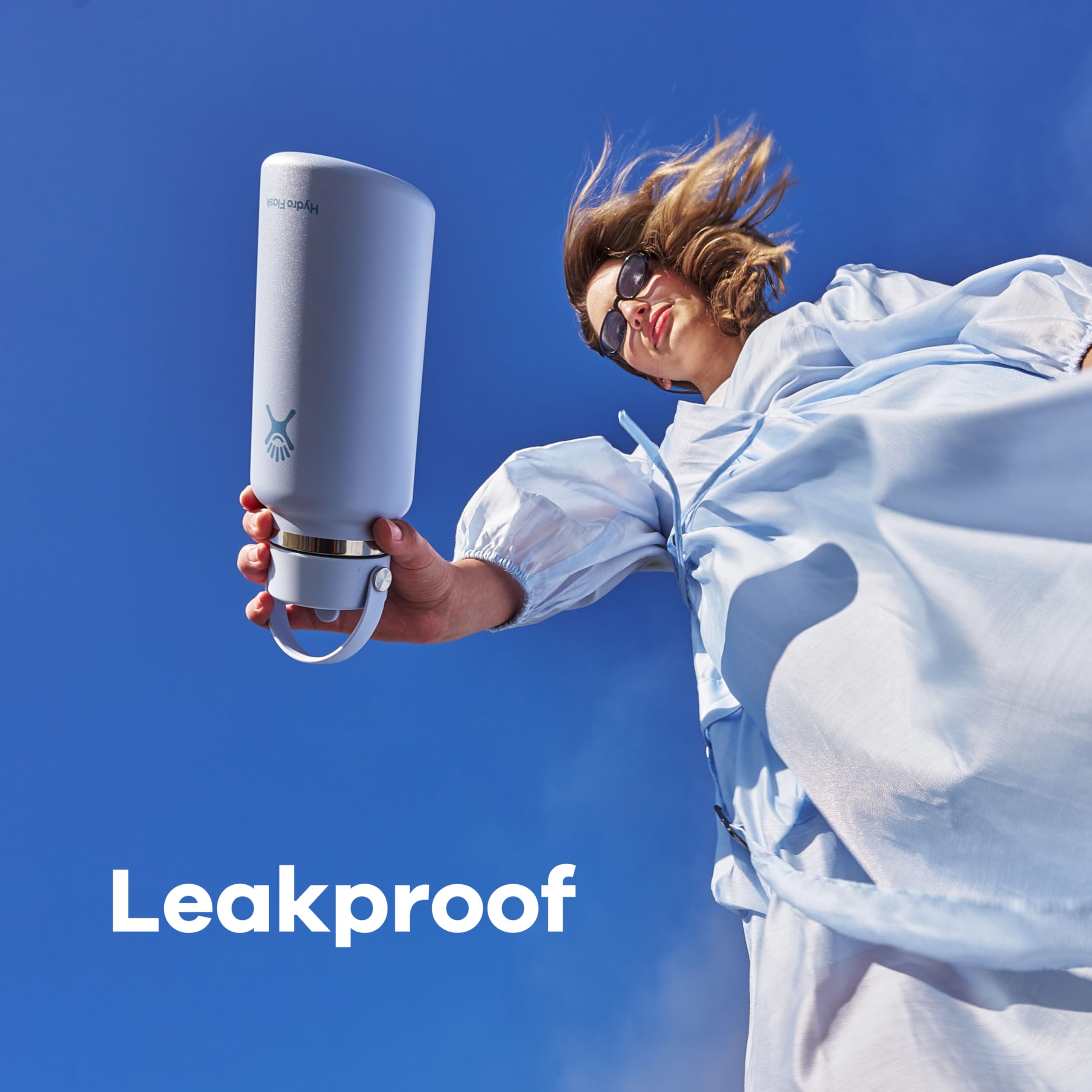 Asa flexible de Hydro Flask para llevarla con una mano en cualquier ruta.