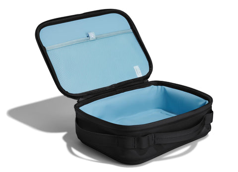 Carry Out Lunch Box: interior aislante mantiene frescos sándwiches y snacks.