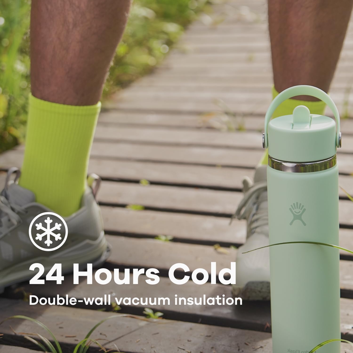 Hydro Flask cabe en portavasos para viajes en coche