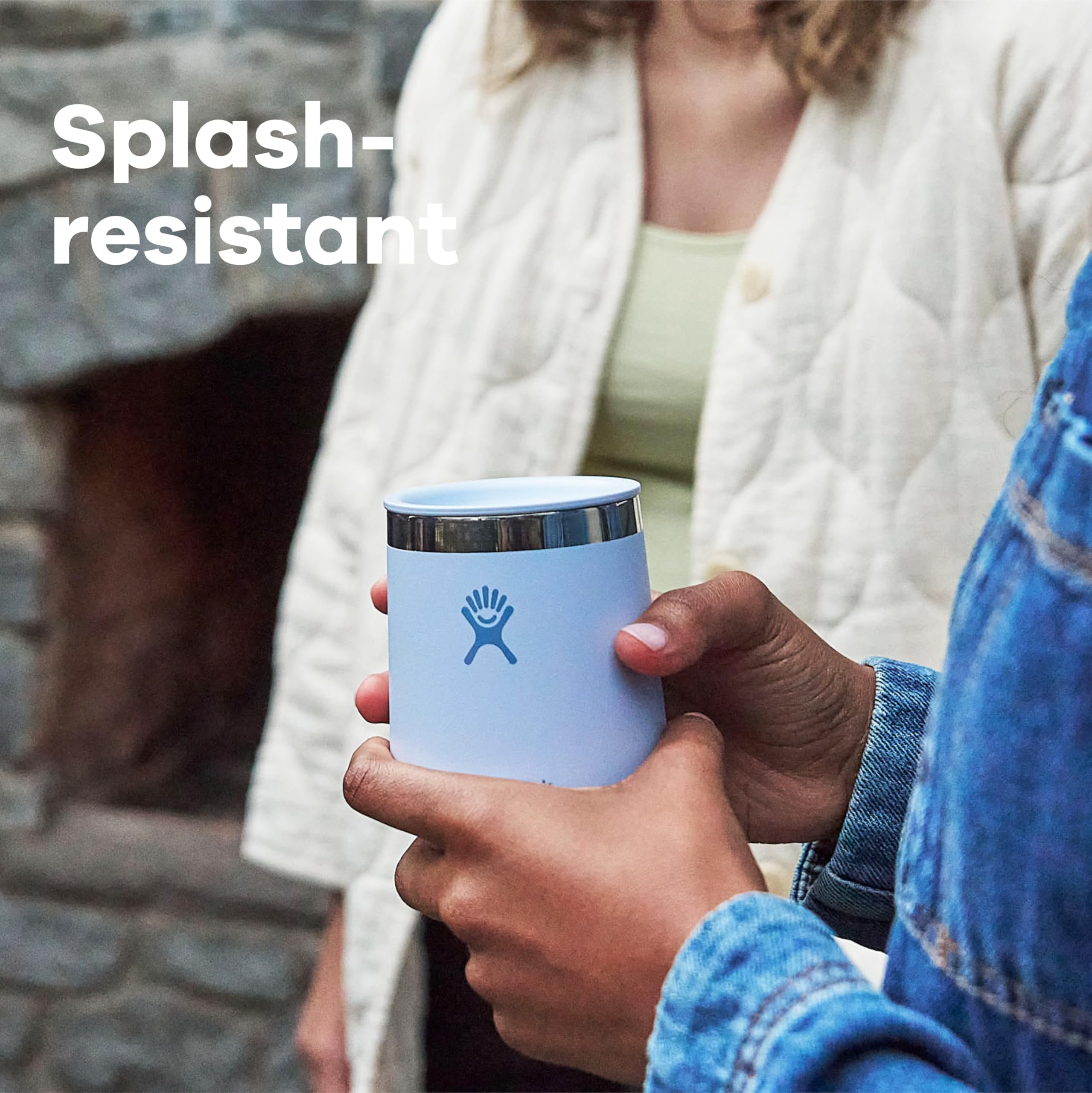 Diseño ergonomico y resistente de Hydro Flask para actividades al aire libre.