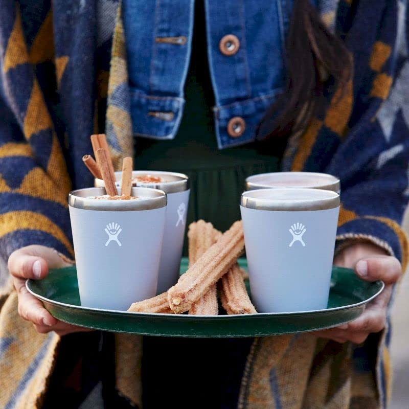 Hydro Flask Outdoor Kitchen Tumbler ofrece durabilidad exterior ideal para camping.
