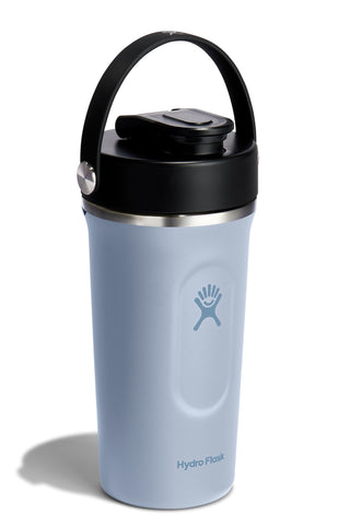 Tapa flip-top del Hydro Flask Shaker Bottle con cierre seguro.