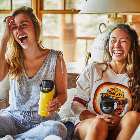 Hydro Flask tapa Flex Sip evita derrames, seguro para bolsos y caminatas.
