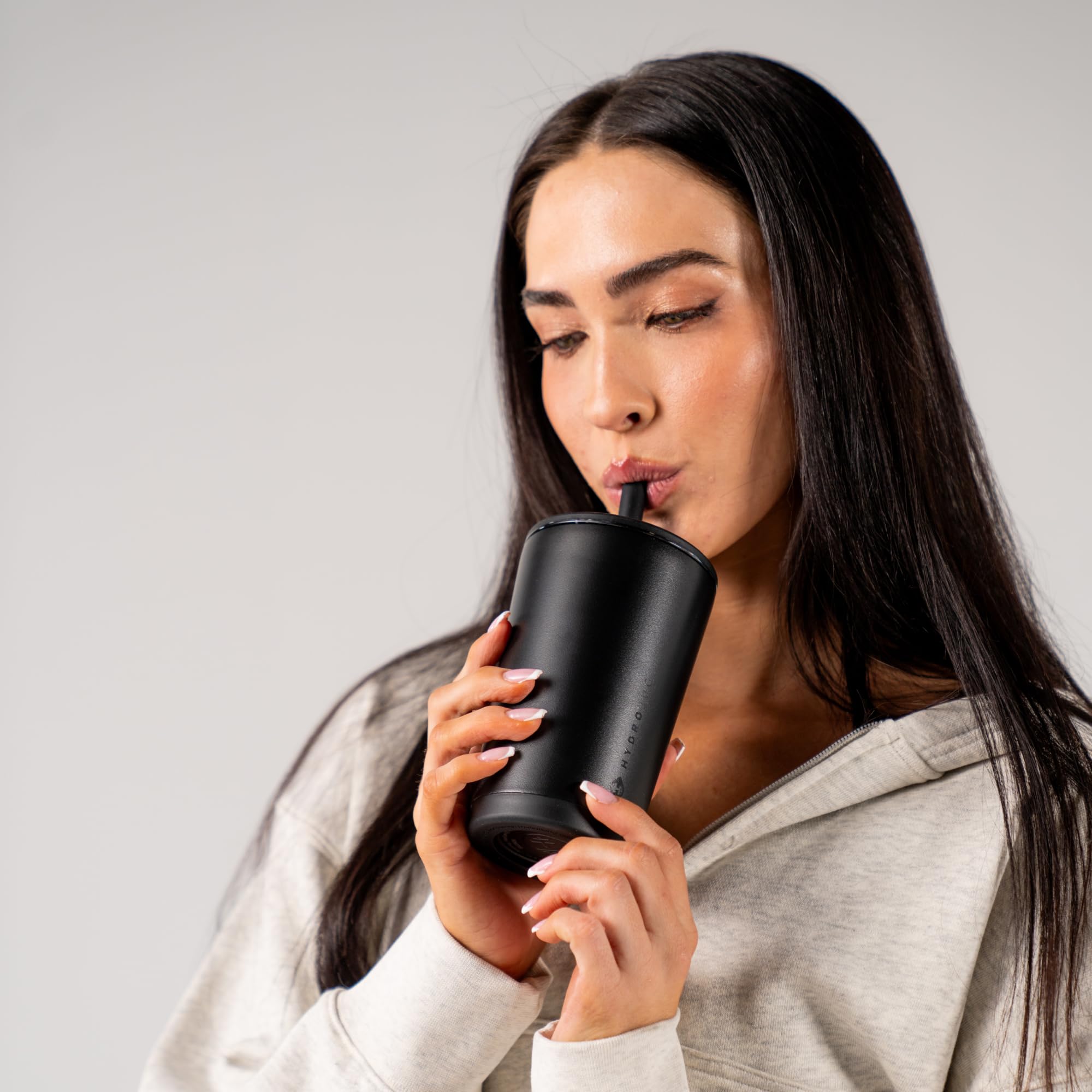 HydroJug Tumbler diario 14 onzas negro con diseño moderno.
