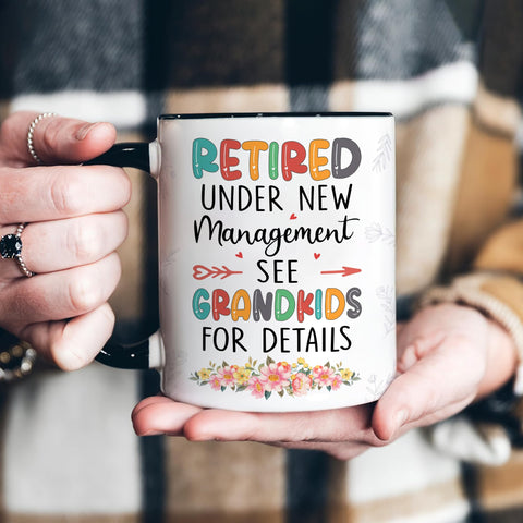 Taza de diseño divertido para jubilados, uso diario con humor.