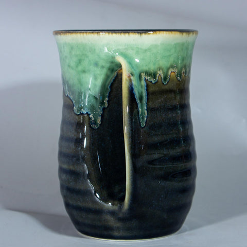 Taza Icytrip gris-verde de cerámica con diseño artesanal para momentos cálidos.
