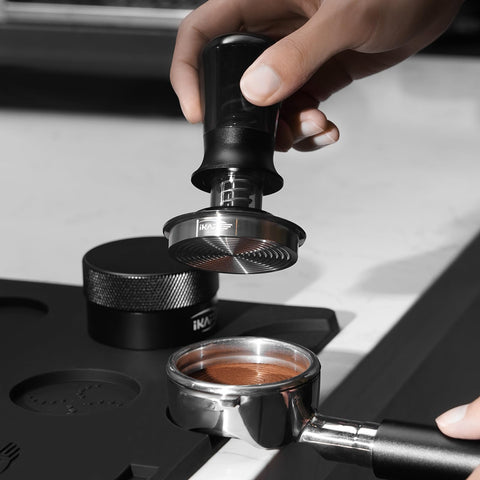 Diseño compatible con portafiltros de 54mm para mejor ajuste.