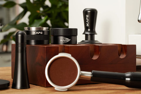 IKAPE distribuidor espresso acabado negro: elegante y duradero.