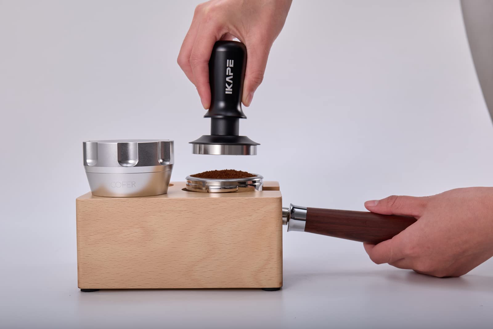 Tamper IKAPE 53–54mm para portafiltros, ajuste seguro para extracción estable