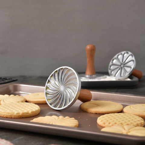 OPPEIN Set de 3 Sellos para Galletas con Mango de Madera – Decoración Navideña