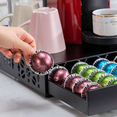 FlagShip Portacápsulas Vertuo: Organizador de cápsulas para barra de café, soporte para máquina, metal negro, capacidad 50 cápsulas
