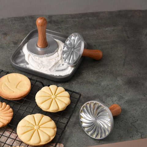 OPPEIN Set de 3 Sellos para Galletas con Mango de Madera – Decoración Navideña
