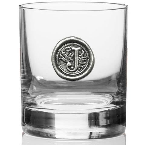 Vaso en mano, peso y textura de peltre