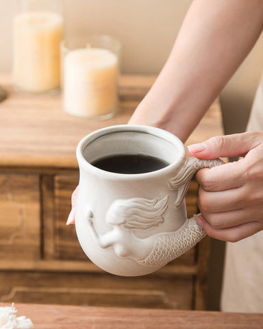 Taza INKRICH diseño marino, ideal como regalo o pieza decorativa.