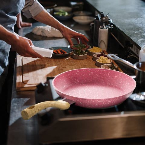 Innerwell sartén hornea hasta 180 grados para recetas versátiles.