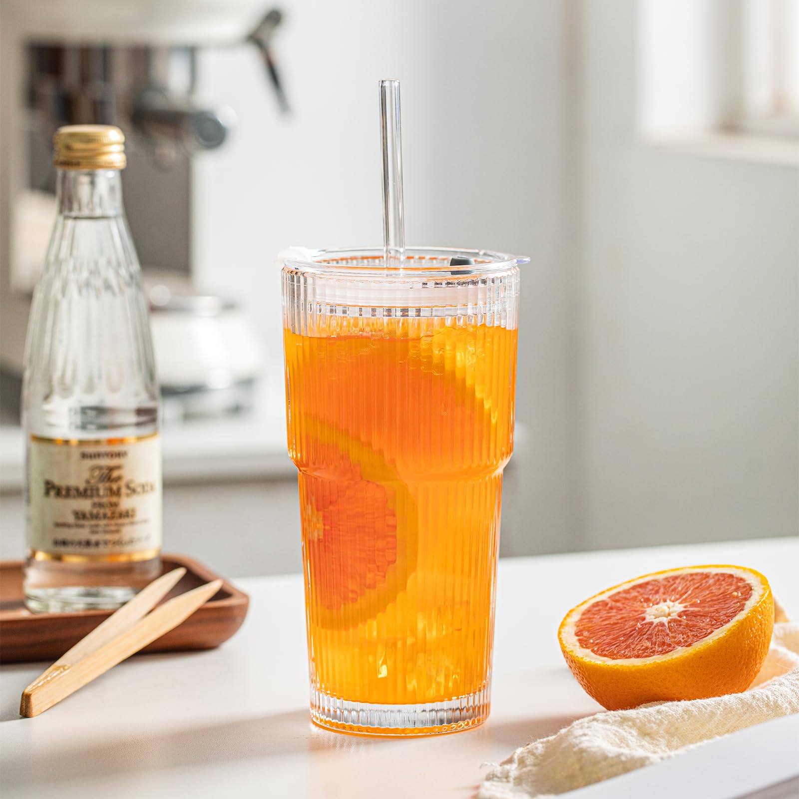 Pajitas de vidrio INSETLAN incluidas para bebidas sostenibles.