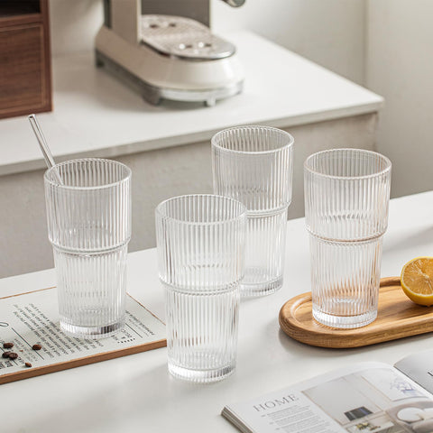 Uso diario con estilo INSETLAN, perfecto para casa o reuniones.