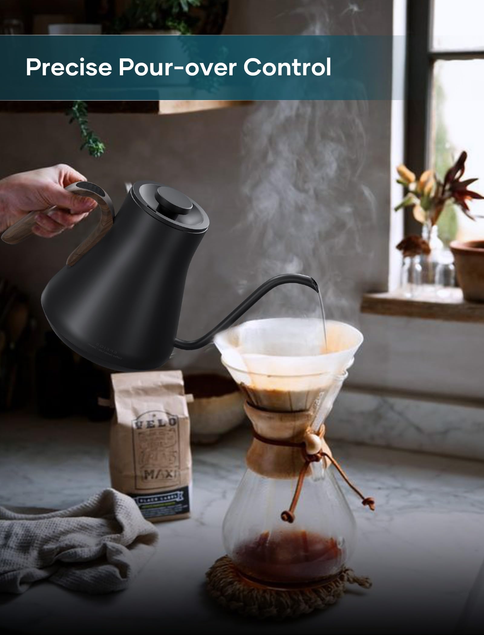 Intasting hervidor eléctrico muestra flujo suave para vertidos uniformes.