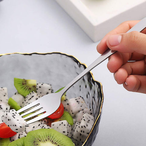 IQCWOOD mango ergonómico curvado para un agarre cómodo.
