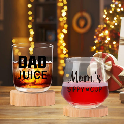 Escena festiva de Navidad con copas Ithmahco para brindar en familia.