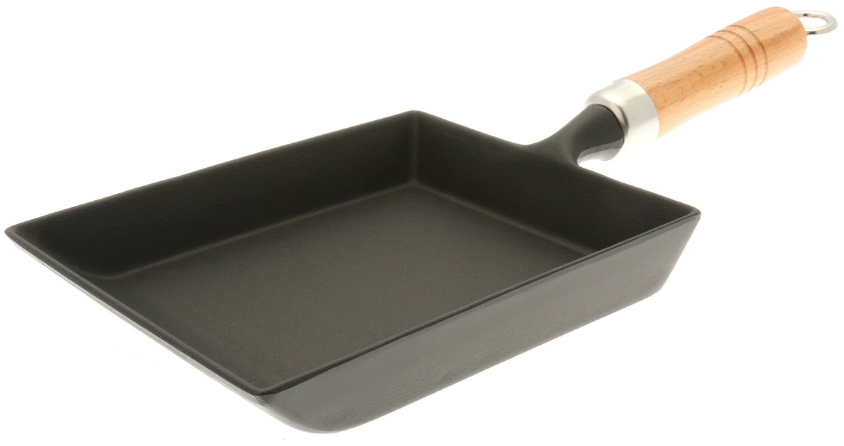 Pan tamagoyaki Iwachu rectangular; ideal para enrollar tortilla de huevo y guarniciones de sushi.